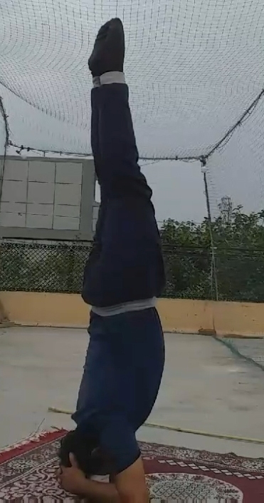 Head Stand