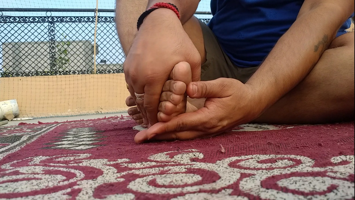 Foot Fingers Joint Massages