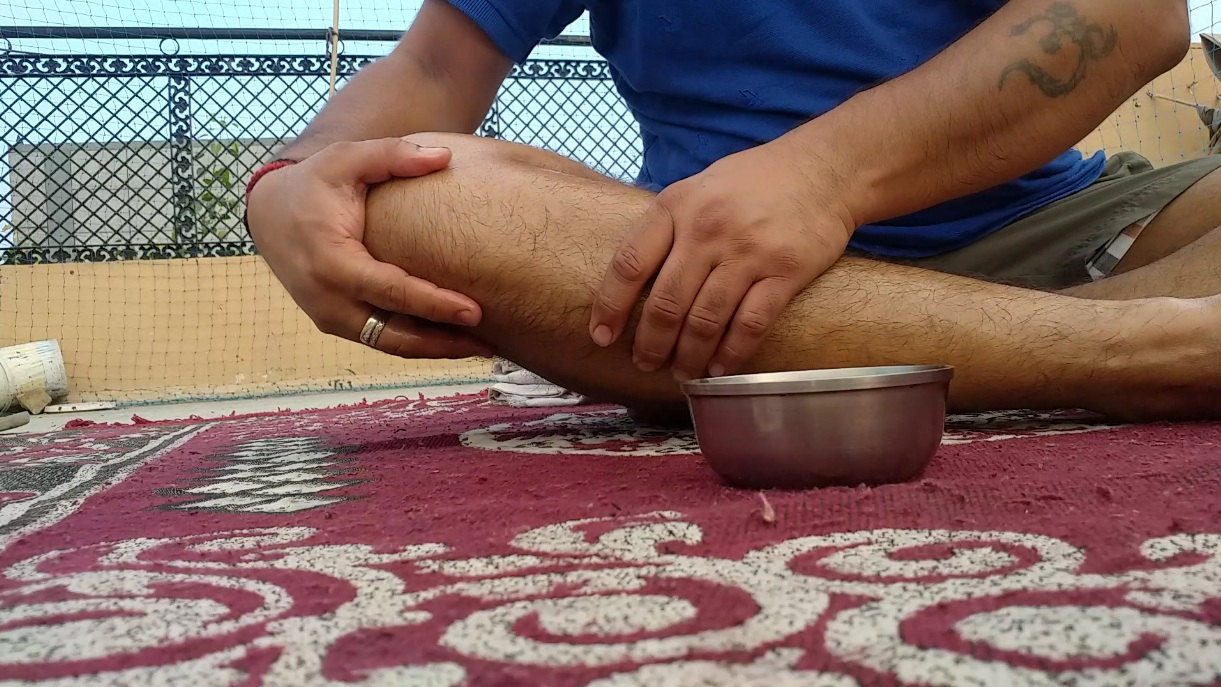 Knee Oil Massages